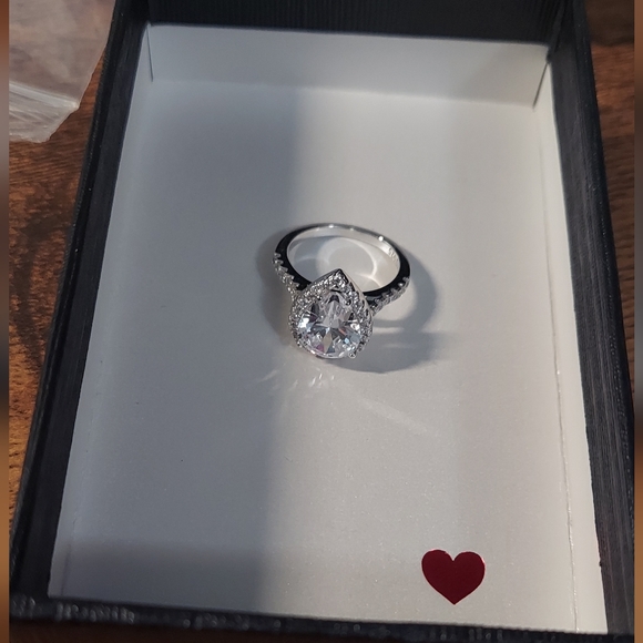 Tiger Gems 3.5 ctw Pear Halo Ring Size 4. Diamond Simulant. NWOT! - Picture 4 of 13